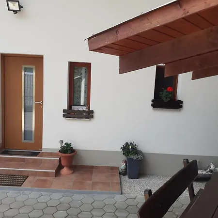 Apartma Pri Bregarju *